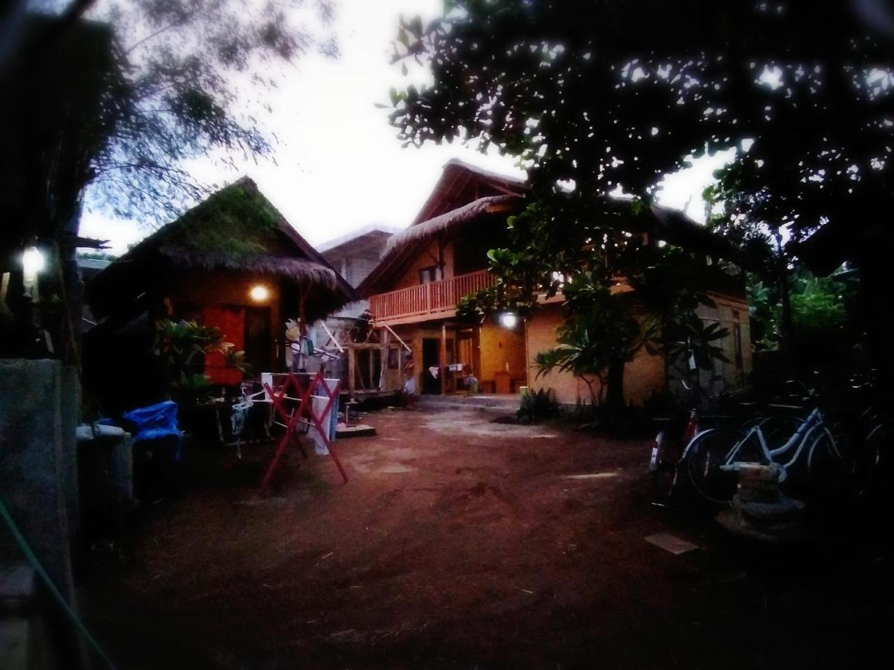 Lima Bintang Otel Gili Trawangan Dış mekan fotoğraf